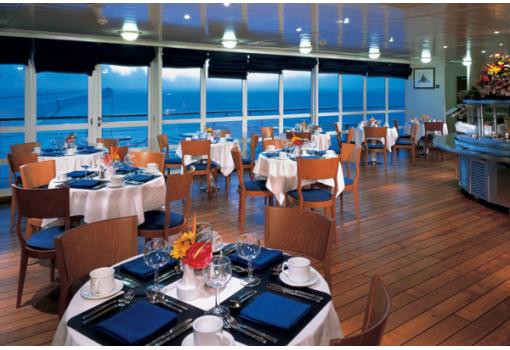 A bordo encontrará elegantes restaurantes (La Veranda)
